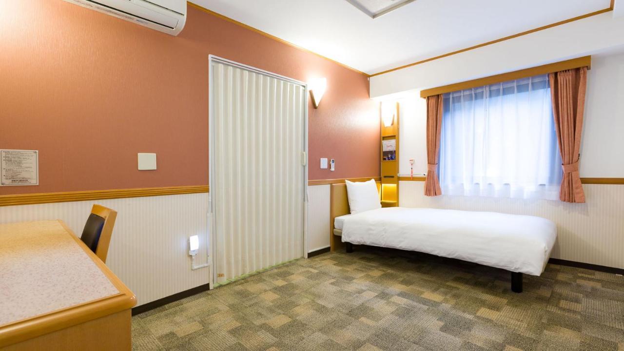 Toyoko Inn Shin-Yokohama Ekimae Honkan Exterior photo