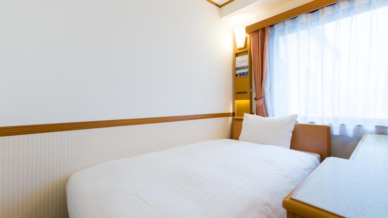 Toyoko Inn Shin-Yokohama Ekimae Honkan Exterior photo